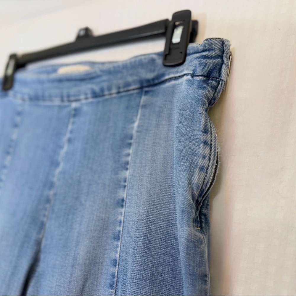 GUESS Sofia 1981 Light Wash Frayed Ankle Flare Jeans Size 30 - Picture 8 of 14